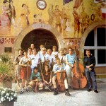 Horber Kammerorchester vor dem Bilderbuch des Rathauses