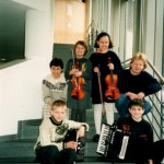 Preisträger mit ihren Lehrern in der Musikhochschule Trossingen